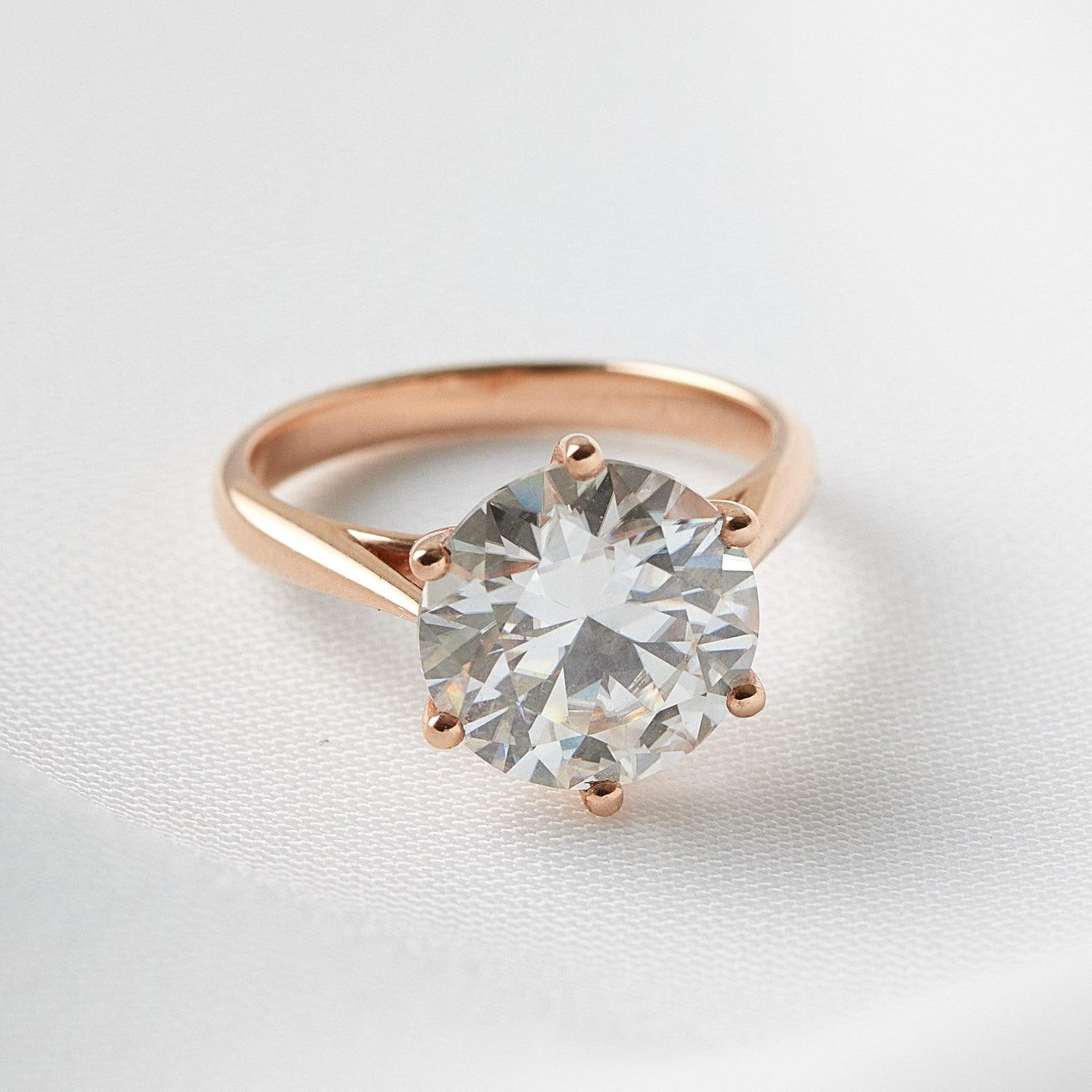 Round - Moissanite Engagement Rings
