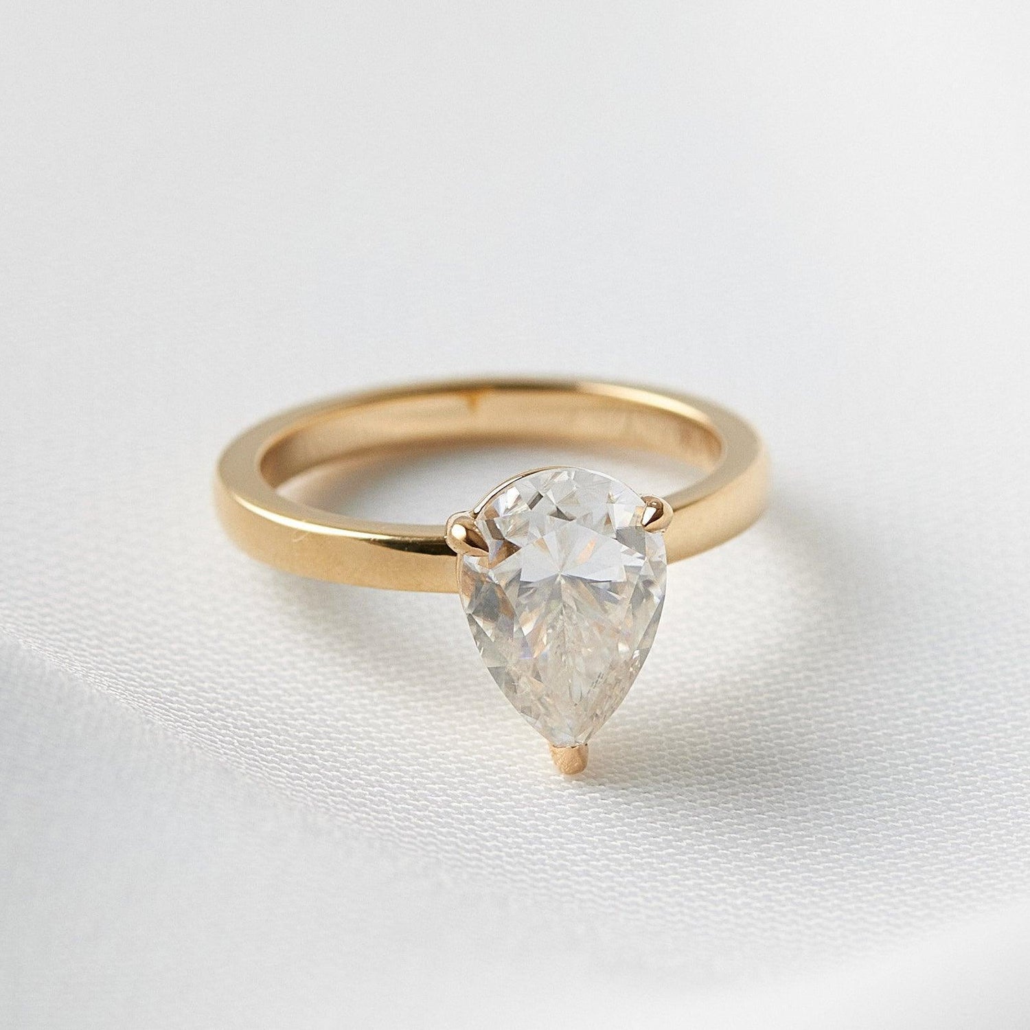 Solitaire Moissanite Engagement Rings - Moissanite Engagement Rings