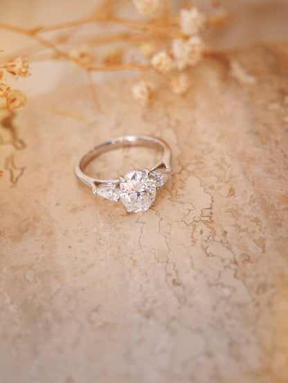 Oval Leaf Setting Diamond Engagement Ring - Moissanite Engagement Rings